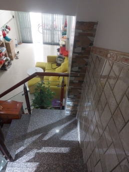 HẺM XE Ô TÔ LÝ THUYẾT THẲNG  MỘT TRỤC  LÊ VĂN THỌ NHÀ MỚI SẠCH, CHẮC CHẮN.