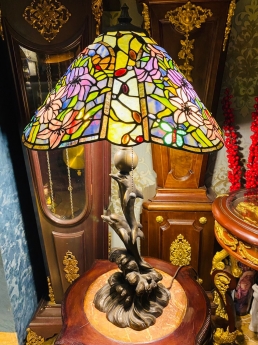 Giao lưu e đèn tiffany cá heo mỹ