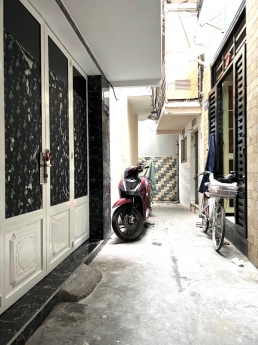 Bán nhà sát đường Nguyễn Văn Cừ, Q1, ngang 4m, 3 tầng đúc, 2,7 tỷ