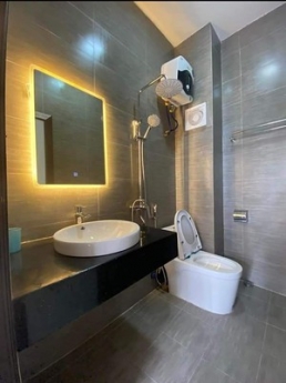 Chính chủ lâu đời cần bán Nhà Hoàng Hoa Thám Phường 12 HXH thông 4 tầng