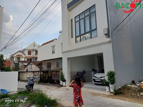 Bán lô đất đẹp 4,5*18 nở hậu  SHR, thổ cư oto vi vu cách Ph Văn Thuận khoảng 100m, P. Tân Tiến chỉ