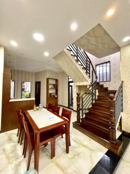 CHỦ NGỘP BANK CẦN RA GẤP – SIÊU BIỆT THỰ MINI – 90M2 – HỒ CÁ KOI – NỘI THẤT GỖ CAO CẤP – CHỈ HƠN 5