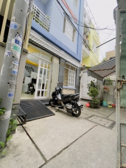 Bán nhà đường Nguyễn Trọng Tuyển, PN, 57m2, 3 tầng, khu an ninh, dân trí cao.