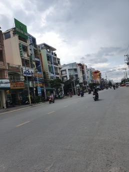 CẦN BÁN NHÀ MẶT TIỀN  CAO LỖ , P4Q8 HĐ THUÊ 32TR/1 THÁNG