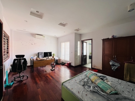 Bán Biệt Thự MT đường Sông Thương gần Sân Bay. DT 6.5 x 20, 4 tầng, 5 PN giá 37 tỷ.