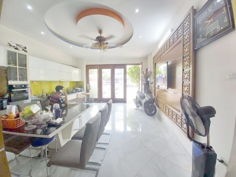 Nhà Bãi Sậy 80m2 chỉ 6 tỷ, 3 tầng 4 PN, Hẻm 4m, ở ngay