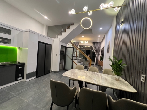 Nhà mới xây và đầy đủ nội thất cao cấp - phường 8 - Đà Lạt