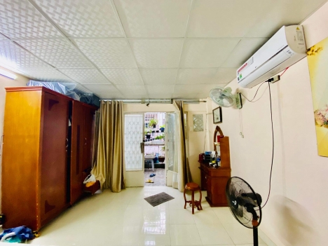 Bán gấp nhà ngay Đường Bạch Đằng, P.15, Bình Thạnh. Dt: 4,9mX21m. Giá 10,2 tỷ