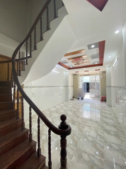 MẶT TIỀN ĐƯỜNG - ĐƯỜNG NHỰA 8M - 3 TẦNG - 4x18m - CHỈ  6 TỶ Nhinh