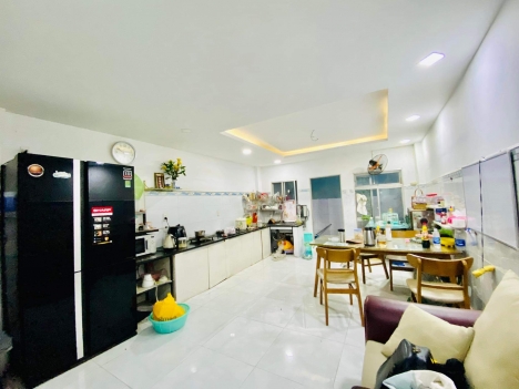 Bán gấp nhà ngay Đường Bạch Đằng, P.15, Bình Thạnh. Dt: 4,9mX21m. Giá 10,2 tỷ