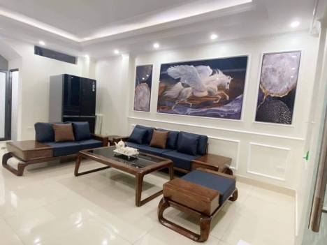 Bán Nhà Cổ Linh - Dt 40m - Mt 4.2 - Xây Kiên Cố 5 Tầng - Giá 4.x Tỷ - TẶng Full Nội Thất Hiện Đại