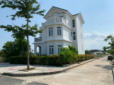 Cần tiền, bán gấp 02 căn biệt thự đơn lập bờ biển Cam Ranh, Khánh Hòa. Giá cực mềm chưa đến 30