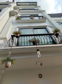 Gía rẻ ở nhà đẹp mê ly, chỉ 3,35 tỷ có ngay nhà phân lô Ô Cách, Long Biên, 30m2,5 tầng.