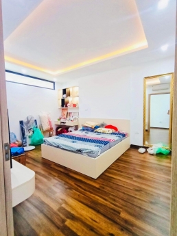 Bán gấp, nhà mặt phố Âu Cơ, Tây Hồ, vỉa hè, kinh doanh, Dt 50m2, 5T, giá 12 tỷ.