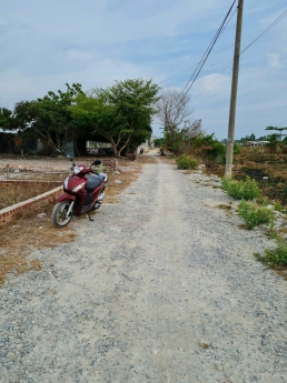 Cần tiền bán gấp lô đất hẻm ô tô, cách mặt đường Phước Thắng tầm 150m, hẻm thông các hướng, thuận