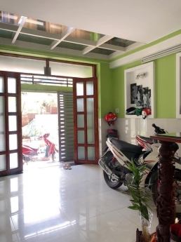 Bán nhà HXH, 5 tầng BTCT, nhà đẹp, tặng nội thất xịn sò.