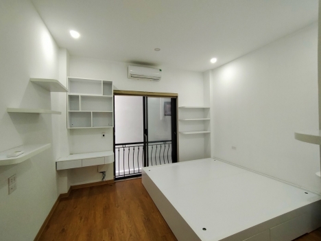 Gía rẻ ở nhà đẹp mê ly, chỉ 3,35 tỷ có ngay nhà phân lô Ô Cách, Long Biên, 30m2,5 tầng.