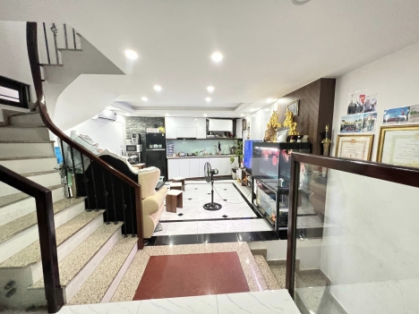 BÁN GẤP NHÀ 5 TẦNG XÂY MỚI TRUNG TÂM QUẬN THANH XUÂN, 5 NGỦ ĐỦ CÔNG NĂNG,TƯƠNG LAI Ô TÔ ĐỖ CỬA.