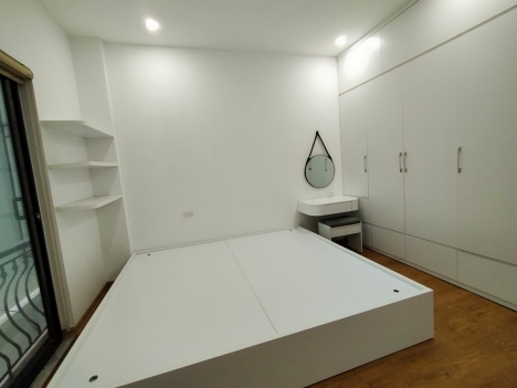 Gía rẻ ở nhà đẹp mê ly, chỉ 3,35 tỷ có ngay nhà phân lô Ô Cách, Long Biên, 30m2,5 tầng.