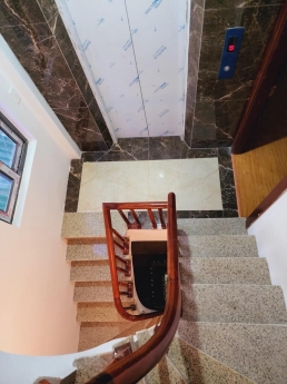 BÁN NHÀ QUẬN ĐỐNG ĐA ĐƯỜNG LÁNG LÔ GÓC THANG MÁY, Ô TÔ ĐỖ CỬA, XÂY 5 TẦNG GIÁ 8,7 TỶ