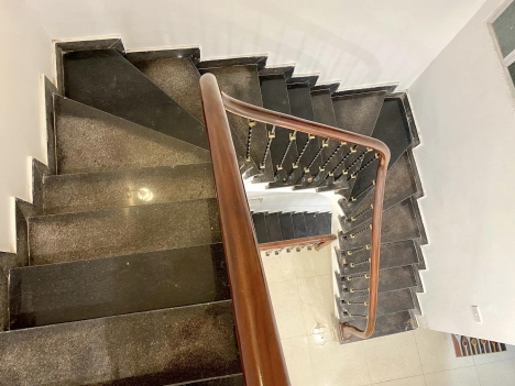 Bán nhà Việt Hưng, Long Biên, Nhà ĐẸP, Ở Luồn, DT 55m2 x 3 tầng, AN SINH đỉnh, chỉ NHỈNH 4 tỷ