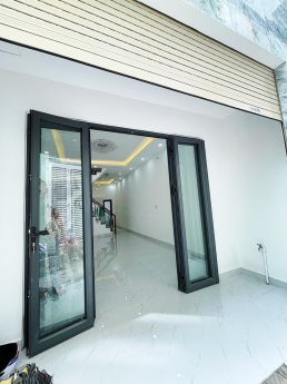 Bán nhà Q10, đường CMT8, nhà mới, vào ở ngay