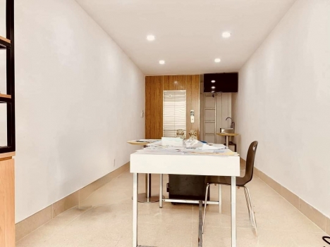 MẶT TIỀN 3 THẮNG 2 SÁT NGÃ TƯ GẦN LÊ ĐẠI HÀNH