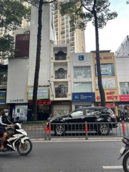 Xuất cảnh bán nhà MT Trần Minh Quyền, quận 10, giá 25 tỷ