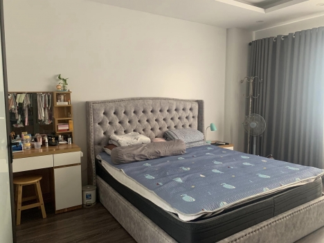 Nhà Ngọc Thụy 40m 5 tầng GẦN HỒ thoáng trước sau, ô tô ĐỖ CỔNG ngày đêm chỉ hơn 3 TỶ