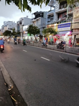 Q6.MẶT TIỀN KINH DOANH NGAY CHỢ BÀ HOM