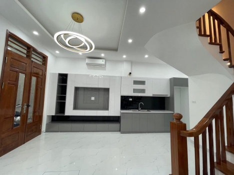 Bán nhà chính chủ cổng làng Mễ Trì Thượng 43m 5 tầng Cực Thoáng chỉ 5.05 tỷ