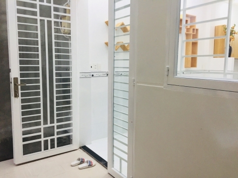 Bán Nhả Chỉ hơn 2 Tỷ có Nhà trung tâm Quận 9 Đỗ Xuân Hợp 2 Tầng 36m2 Tặng Nội Thất Gía Rẻ