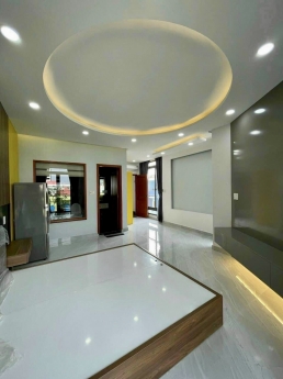 NHÀ MỚI 5 TẦNG MTKD CHDV LÔ GÓC  NỘI THẤT VIP TN 3000 USD/ THÁNG