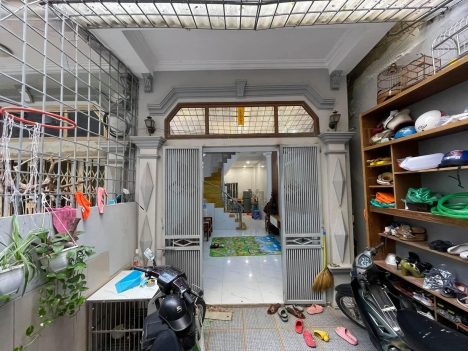 Bán nhà Kim Ngưu 47m2 x 4 tầng, GẦN PHỐ,  Có SÂN trước, DÂN XÂY, đủ NỘI THẤT, Giá Nhỉnh 4 tỷ