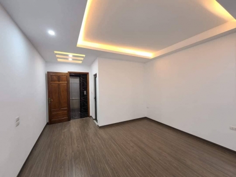 Giảm giá chào bán nhà phố Yên Lạc, Hai Bà Trưng, phân lô, ô tô, thang máy 46m còn 6.6 tỷ. LH