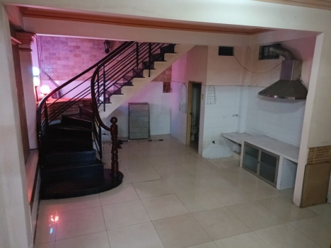 Q6.MẶT TIỀN KINH DOANH NGAY CHỢ BÀ HOM