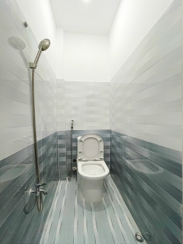 Bán nhà Q10, đường CMT8, nhà mới, vào ở ngay