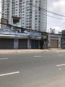 Bán nhà nhỏ, mặt tiền đường Nguyễn Xí phường 26 .gần bến xe miền Đông