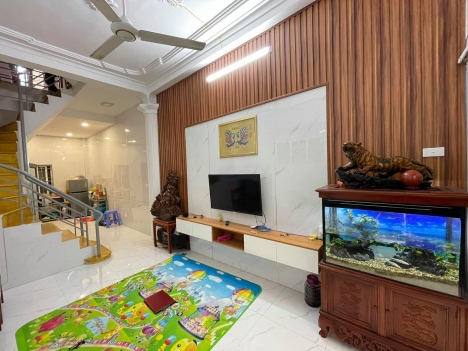 Bán nhà Kim Ngưu 47m2 x 4 tầng, GẦN PHỐ,  Có SÂN trước, DÂN XÂY, đủ NỘI THẤT, Giá Nhỉnh 4 tỷ