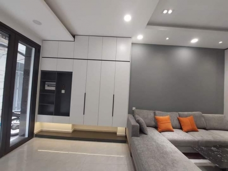 Nhà Ngõ Oto Thái Hà 50m 5T Mặt Tiền 4m giá 12.35 tỷ Đống Đa.