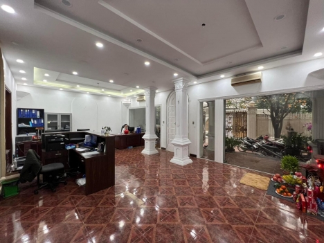 Bán BIỆT THỰ  SÂN VƯỜN CẦU GIẤY 190M2 MT 10M-Ô TÔ-GARA-Toàn Quan Chức-CHỈ 35 TỶ