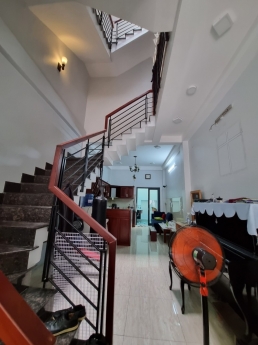 Nhà 4 tâng, 88m2, đẹp lung linh, Ô tô đỗ cửa, sổ nở hậu, vừa ở, vừa KD tốt.