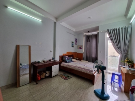 Nhà 4 tâng, 88m2, đẹp lung linh, Ô tô đỗ cửa, sổ nở hậu, vừa ở, vừa KD tốt.