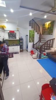 Bán nhà phúc lợi Long biên. Dt 40m. 3 tầng . Mt4m. Giá 2.95 tỷ