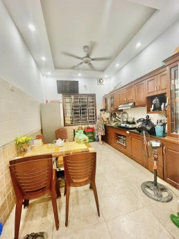 Bán Nhà Phố 8/3, Diện tích 45M, 5Tầng, Ô TÔ, Kinh Doanh, 2 Thoáng.
