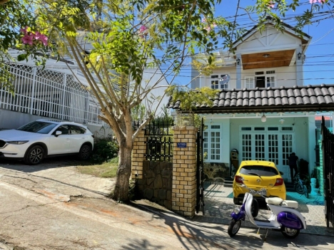 Cần bán căn nhà trên đường Nguyễn Hữu Cảnh, Phường 8, TP. Đà Lạt, giá 9,6 tỷ