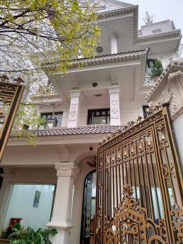 Bán BIỆT THỰ  SÂN VƯỜN CẦU GIẤY 190M2 MT 10M-Ô TÔ-GARA-Toàn Quan Chức-CHỈ 35 TỶ