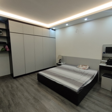 BÁN GẤP NHÀ ĐƯỜNG LÁNG 35/40M2 5 TẦNG MT 4M 4,4 TỶ