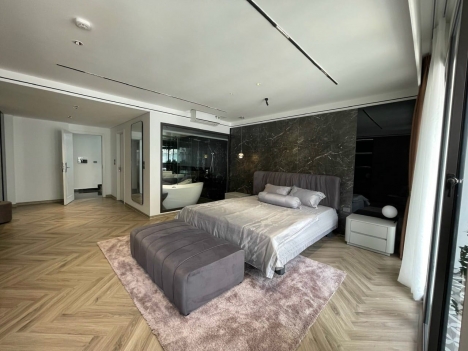 Bán nhà Hoàng Quốc Việt, Cầu Giấy, 50m2, MT: 5m, Thang Máy, Vỉa hè. Giá 14,2 tỷ