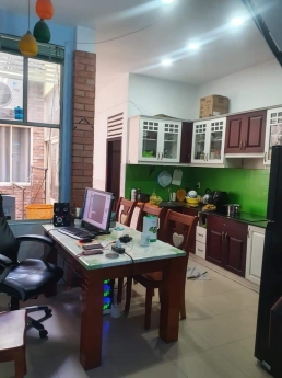 Tân Bình, xe hơi vào nhà 72m2(4x18m) 2 tầng BTCT 2PN, nhà mới ở ngay, hoàn công đủ. 5.8 tỷ